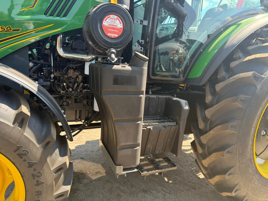 170 L fuel tank of the SPIKE TK 1054 mechanical injection