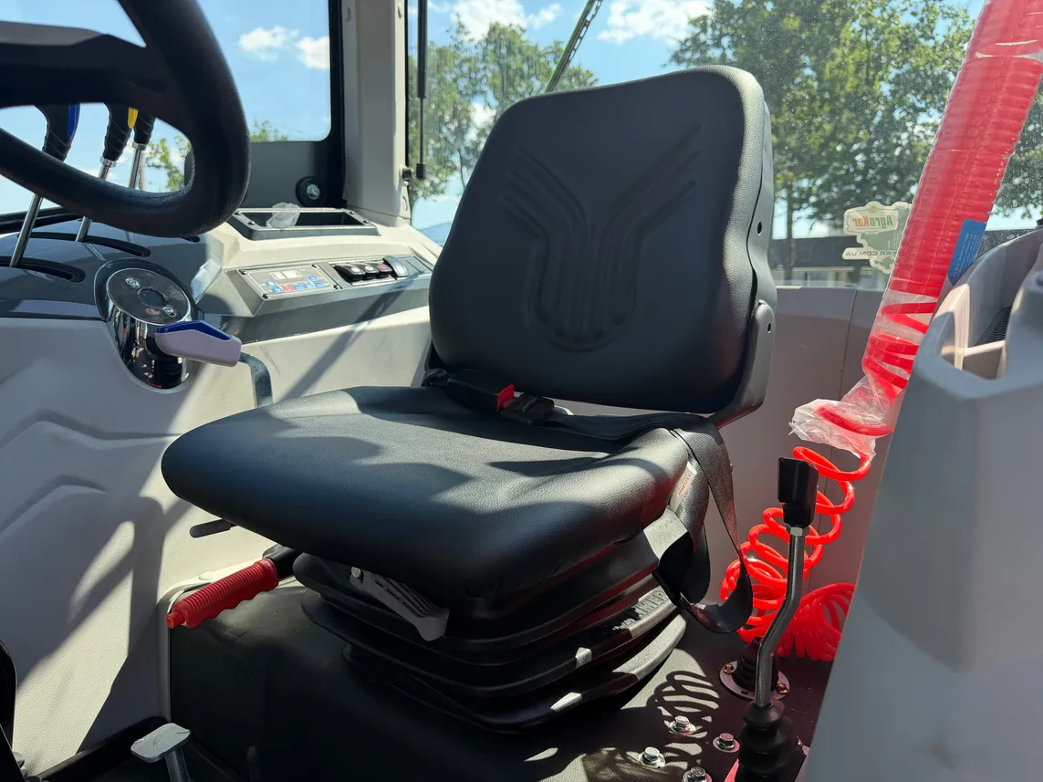 Grammer seat in the SPIKE TK 1054 mechanical injection cab